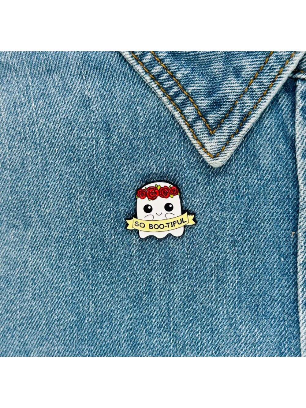 ⭐Enamel Pin host So Bootiful Beautiful Cute Needle Minder Broch White Flowers Oz